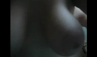 Мужик насаживает волосатую пизденку супруги на твердый член