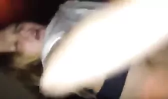 Девчата трясут сиськами в автомобиле