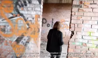 Небритый мужик выебал толстую бабу на заброшенной стройке и кончил на жирную жопу